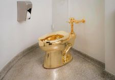 18-karat gold toilet installed in New York's Guggenheim Museum public bathroom for America